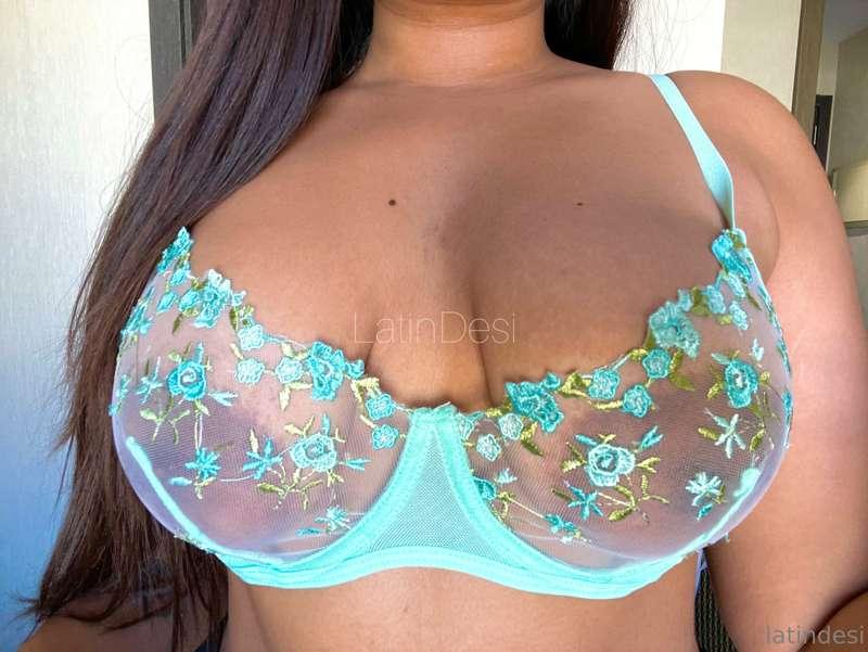 Some titties to start your week off hehe 😘😘 you’re welcome