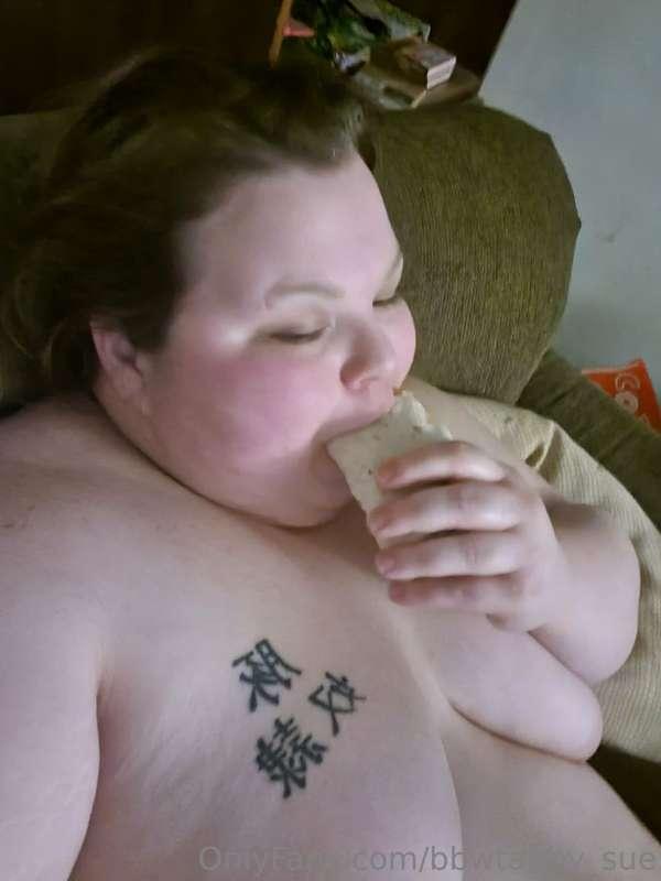 I want you to shove my face full of burritos 🤤🥵😈