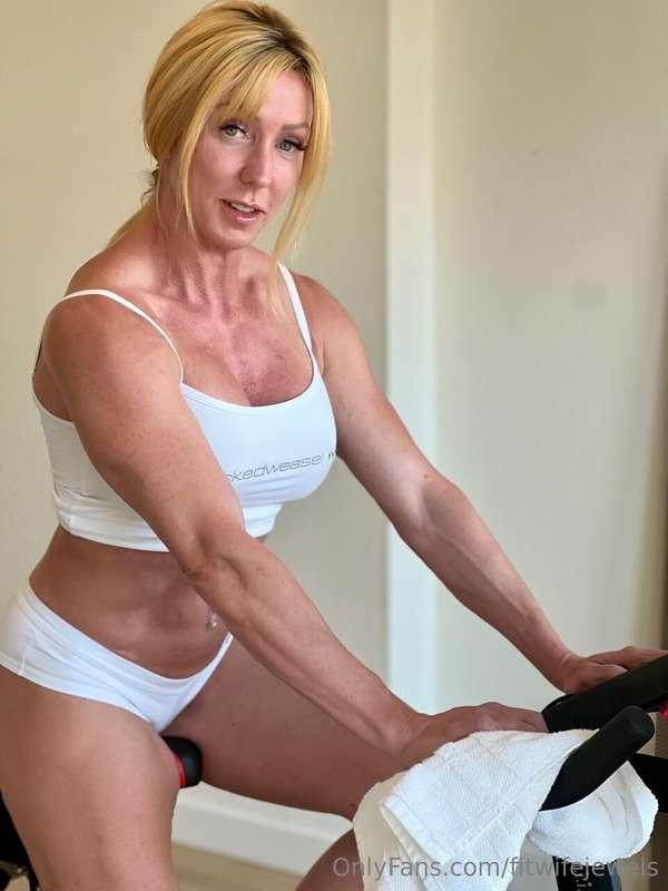 Sweet face, sinful thoughts 🧁🔥 What do you think I’m thinkin..