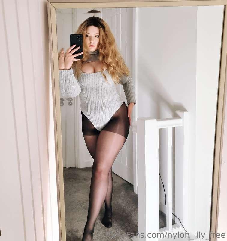 But first, lemme take a selfie!  @nylon_lily