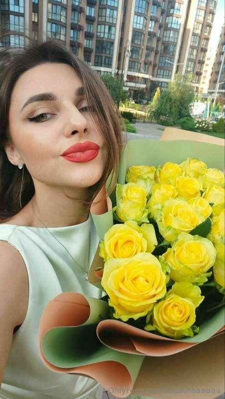 💖 💚 🥰 A woman is beautiful as a flower. And each flower shou..