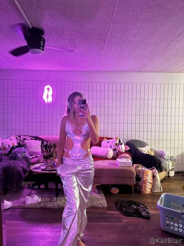 This is what happens when you put on the perfect outfit 💋