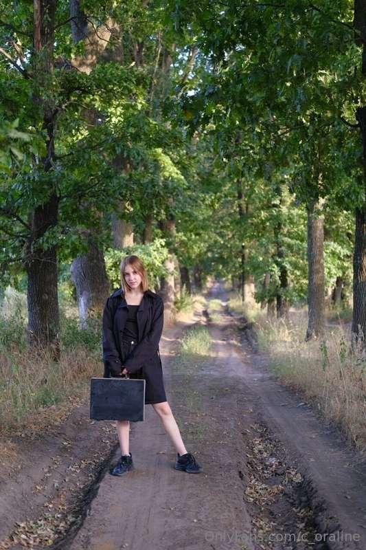 A photo shoot in the forest is a great idea that provides ma..