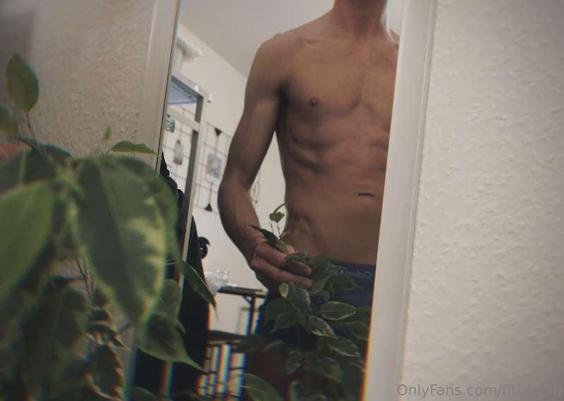 look who is in the mirror 🪴