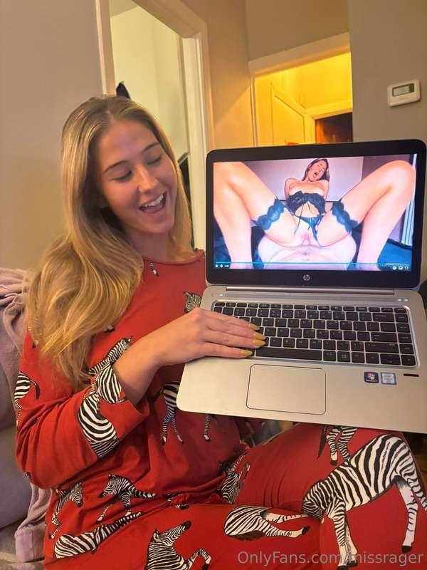 Me on screen vs me editing the porn 🤣2 different peopleTHIS ..