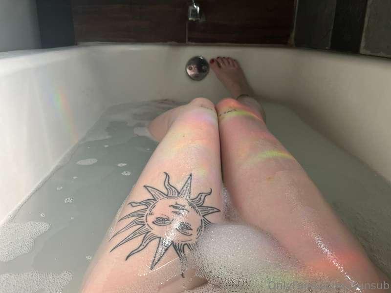 idk why but i am so much more productive when i’m lounging i..