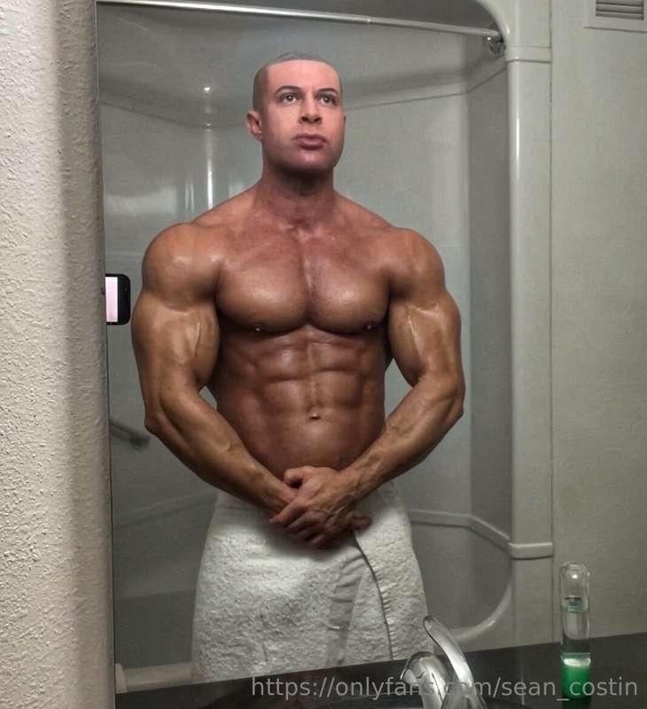 Towel or no towel ? 😏 I think I know your answer 😈