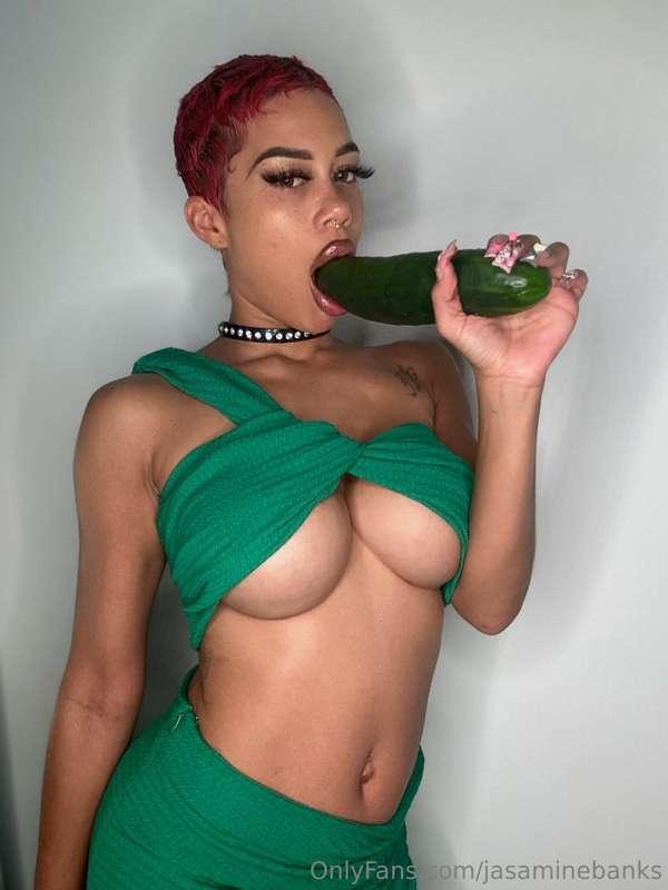 You know I can take a mouthful👅