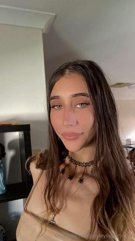 Would u cum over my face 🤭😍