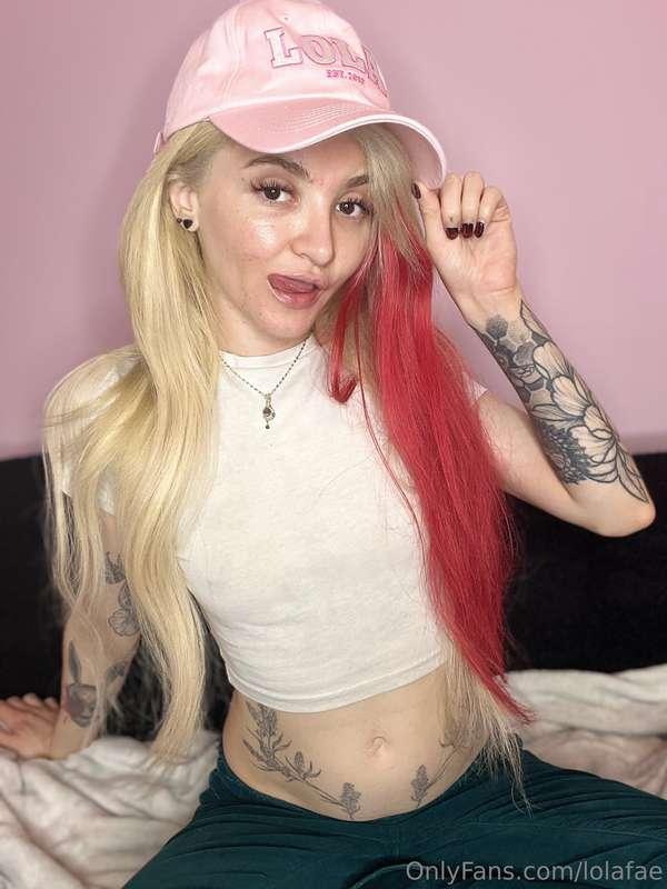 I'm feeling generous... maybe I'll spoil you in my DMs 😈