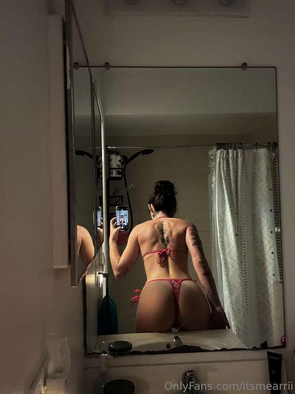 wyd if i let you bend me over the sink like this?😋