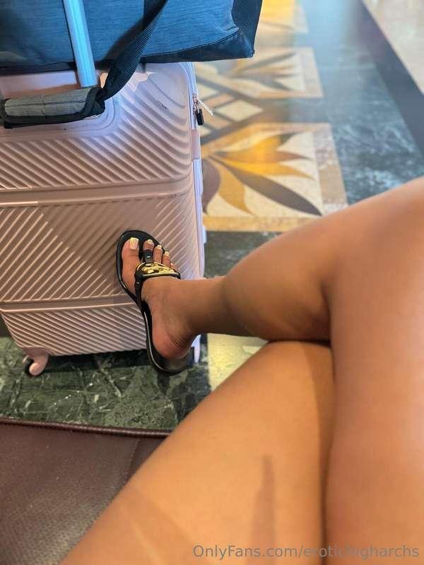Vegas was so much fun! 🌟

#newpedi #sincity #toryburch