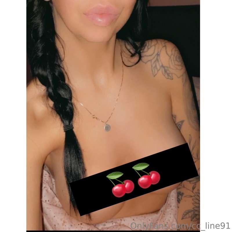 Go check your DM ✨💋🍒