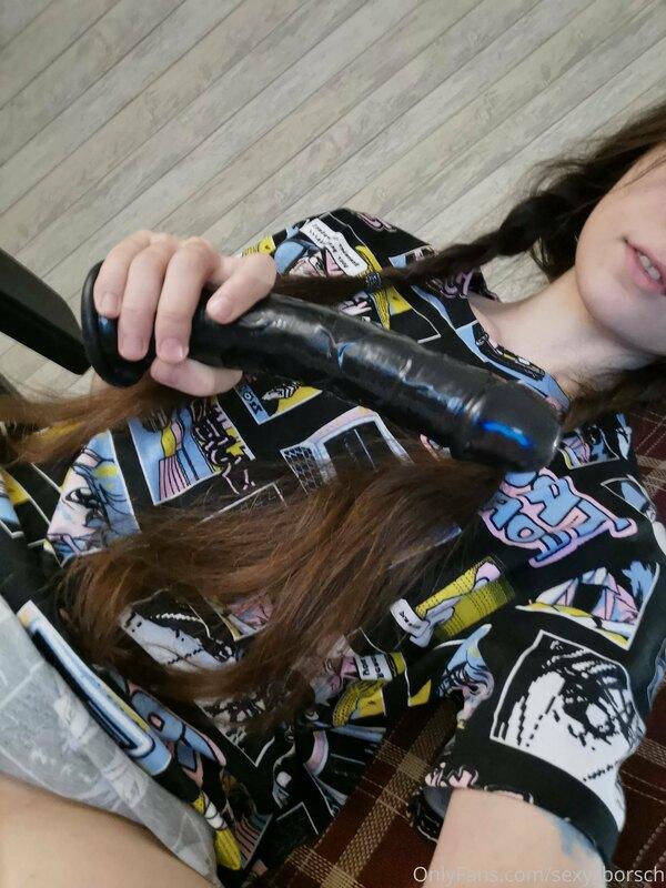 Soon there will be a video with anal, I have a new big toy ?