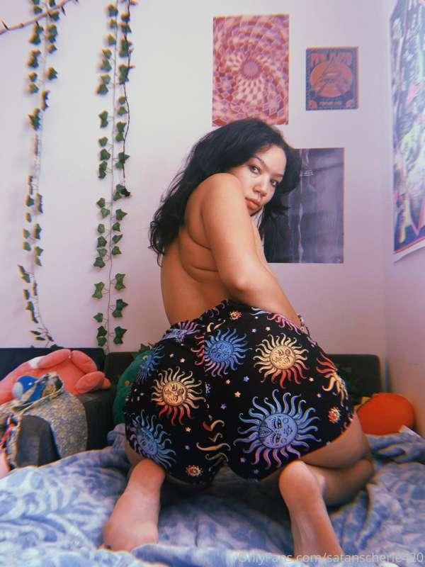 satanscherie420 image #0