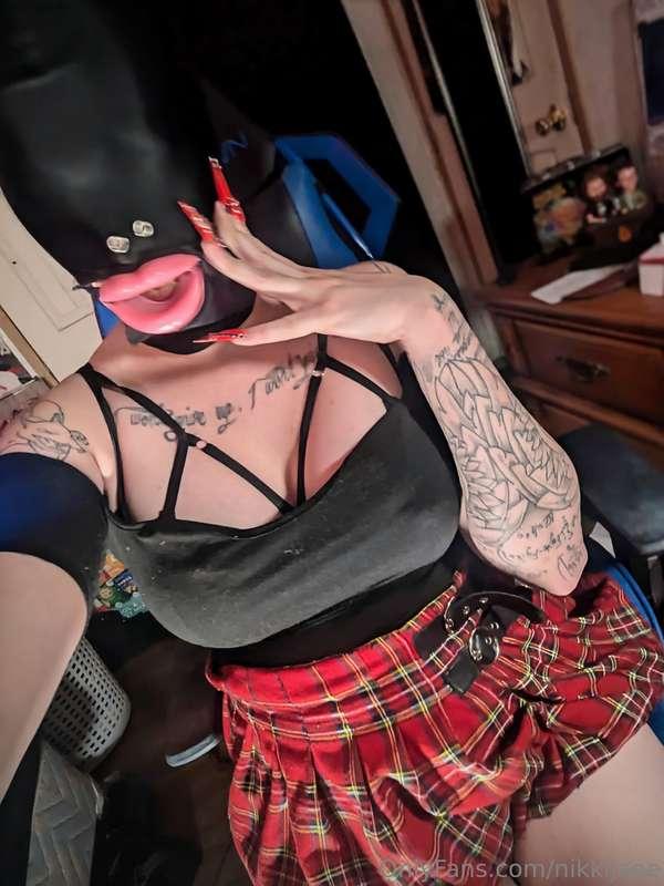 Do y'all like no faced bimbos with huge fake lips and a hard..