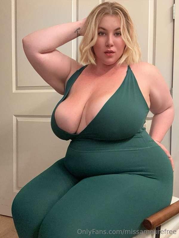 How badly do you wanna put your face between these tits? Com..