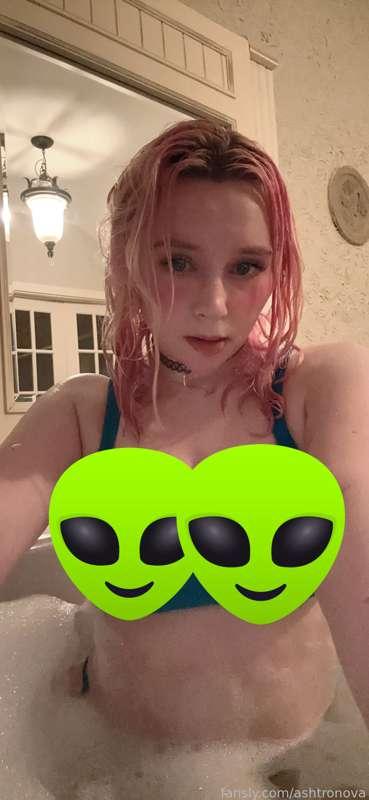 tiny bikini bath tub set :)

** previously posted to FH, do not unlock if you did on FH!! but if you did unlock it on there and want it unlocked here pls dm me so i can verify you did and i will do that for you!! **