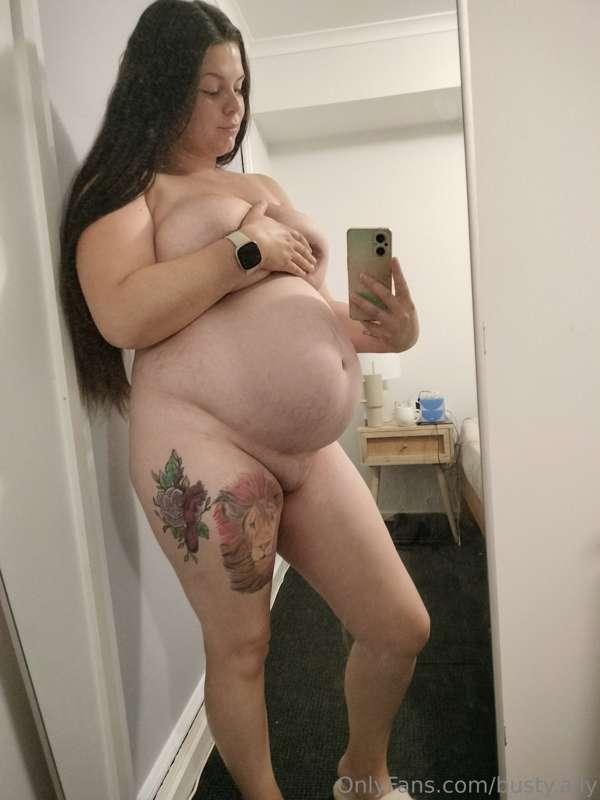 This belly is getting so heavy 🥵