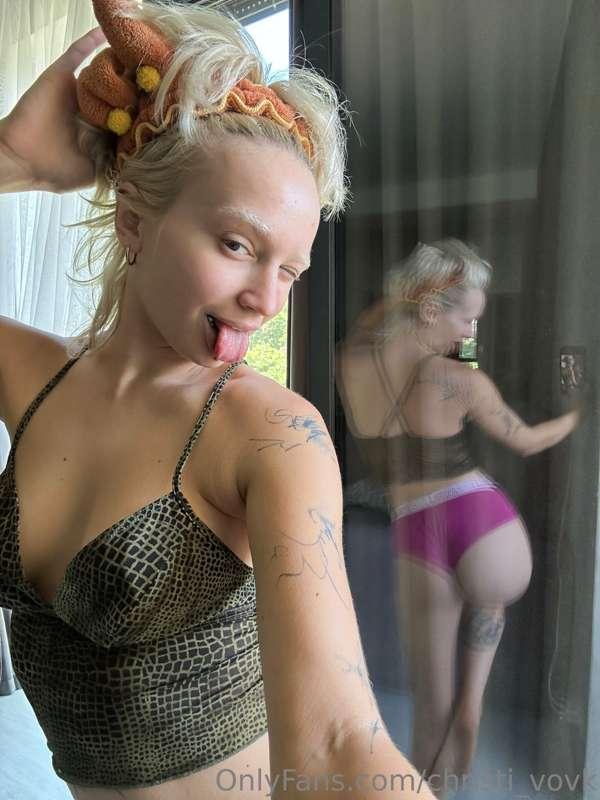 Do you want to be my reflection?❤️😈💦