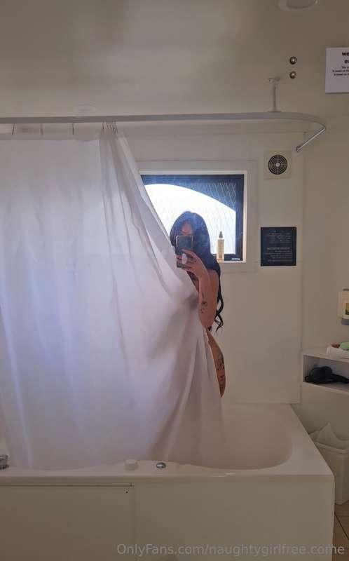 wanna take shower with me? tip if yes!🥵💦💦
