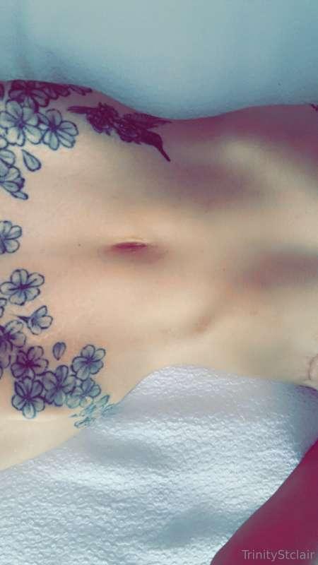 Do you want to kiss my belly?😈