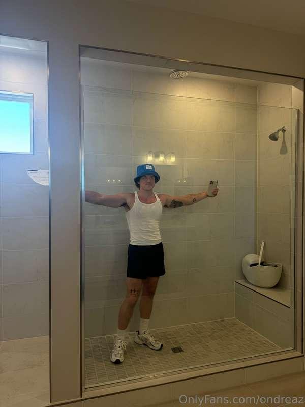 Like if you’d let me fuck in this shower 🚿🍆💦