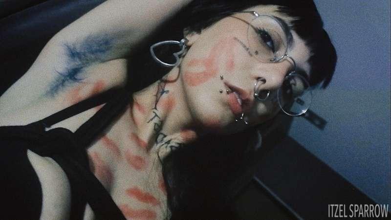 itzel2002free image #2