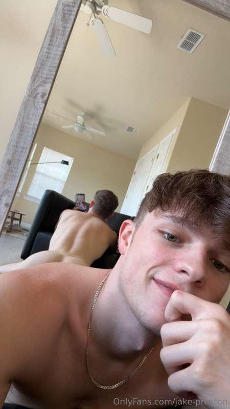 Recreate this pic for me 🍑