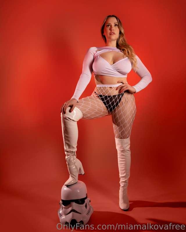 Okay - pretend the helmet is your head...

Are you doing it?