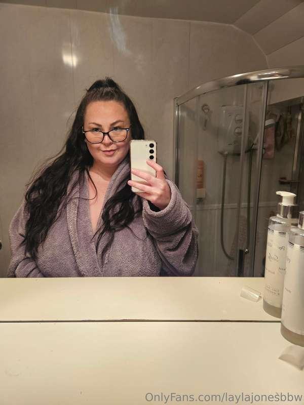 Good morning 🙏 🌄 the lighting in these pics makes my tits lo..