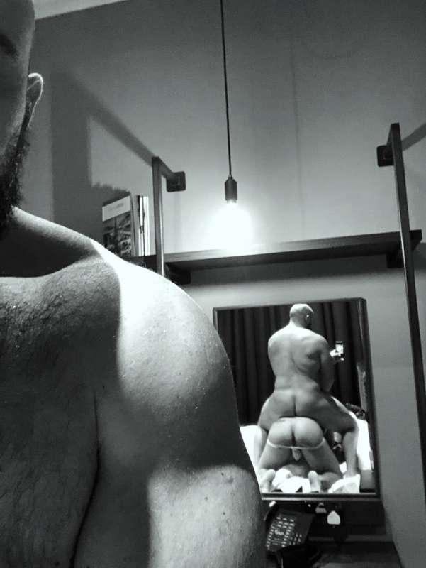 @thebritishbear1 straddling....