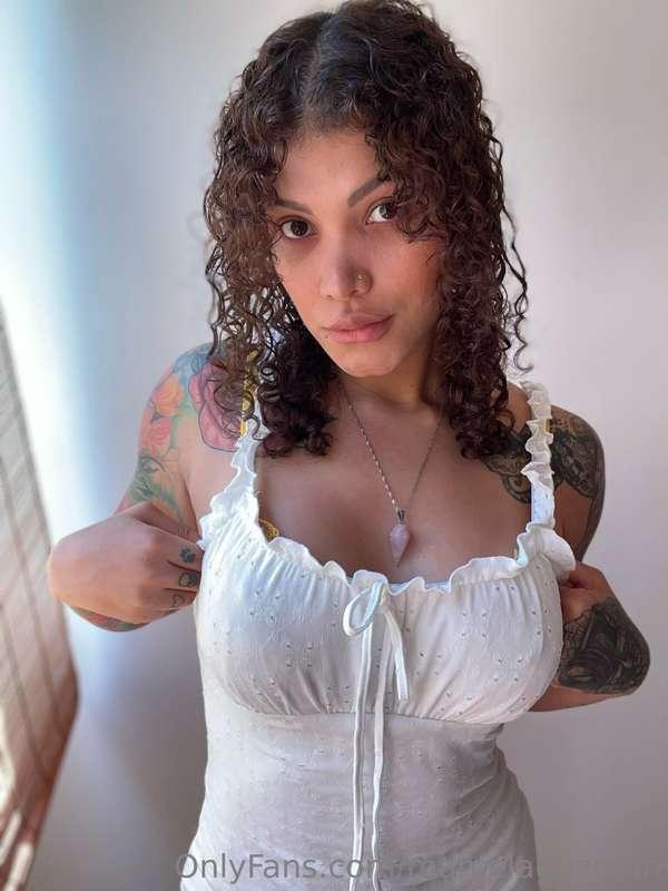 Do you like my white dress? 🔥 @marcelaxo