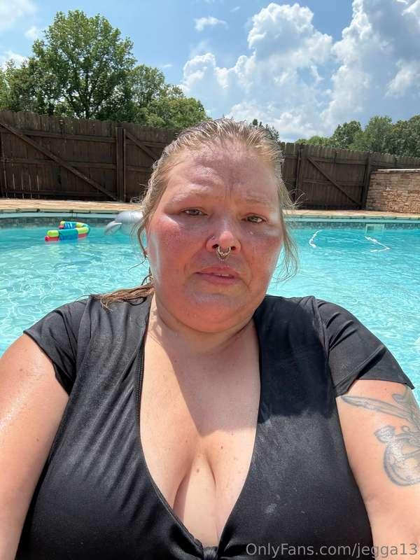 Pool days are the best! 🛟💦⛱️🌤️❤️😚☺️😁