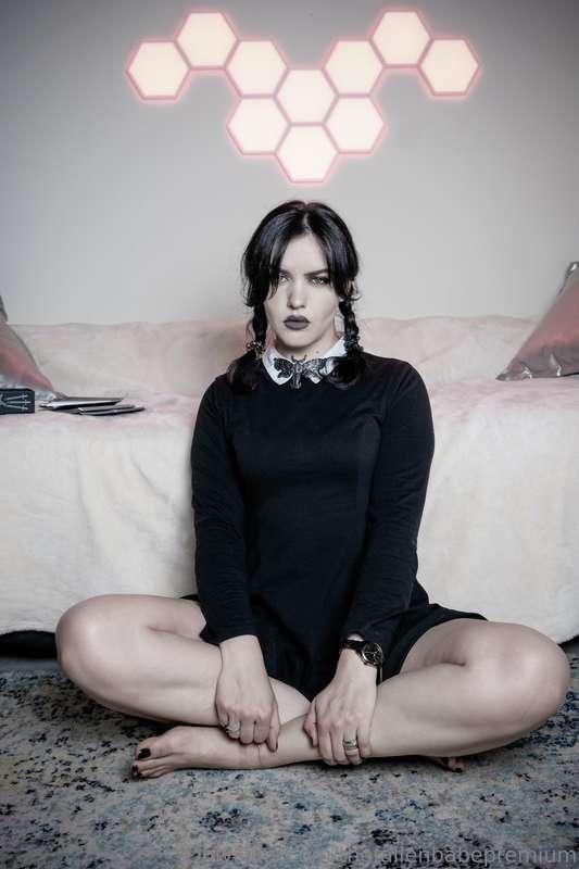 Ok, ok… stop begging… I’ll give you a little taste 🙄😈🖤