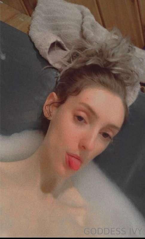 It’s 3am and I still can’t sleep☹️

Keep me company 🥰 
You k..