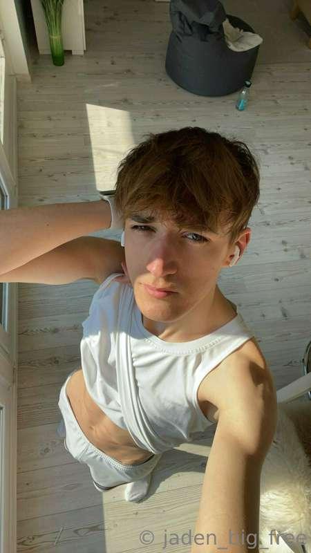 posting this to show you how hot and cute 19y/o @juliendsvlo..