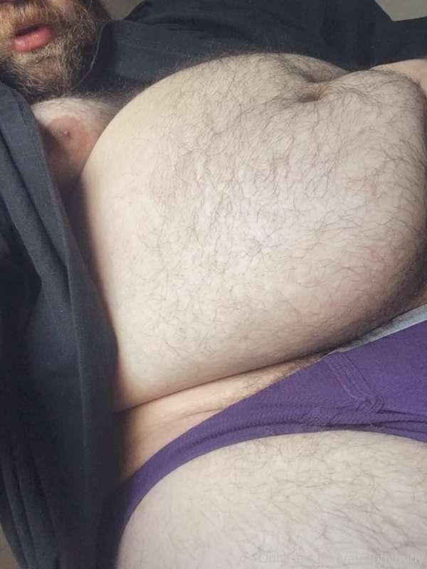 A lil living room dickslip 💜