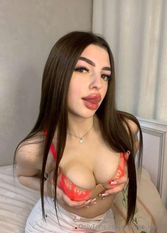 🔞𝐅𝐑𝐄𝐄 𝐒𝐔𝐁𝐒𝐂𝐑𝐈𝐏𝐓𝐈𝐎𝐍🔞
This girls @lina.aangel is online & horn..