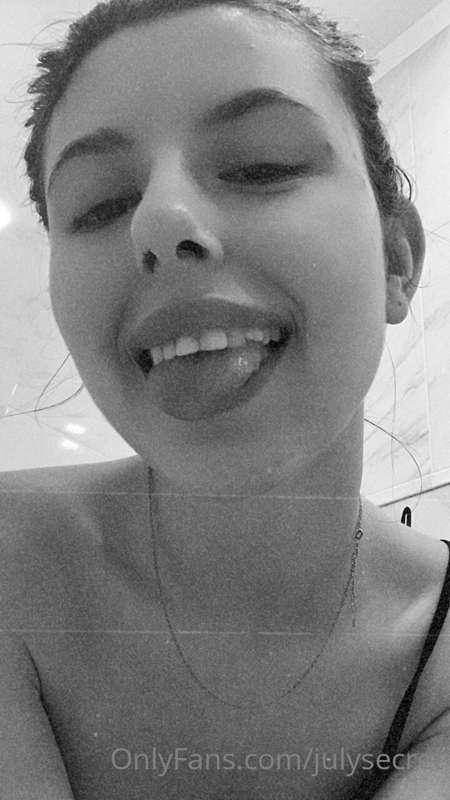 smiiiiiles
i dream about braces
need a sponsor i think🤣🤣🤣🤣