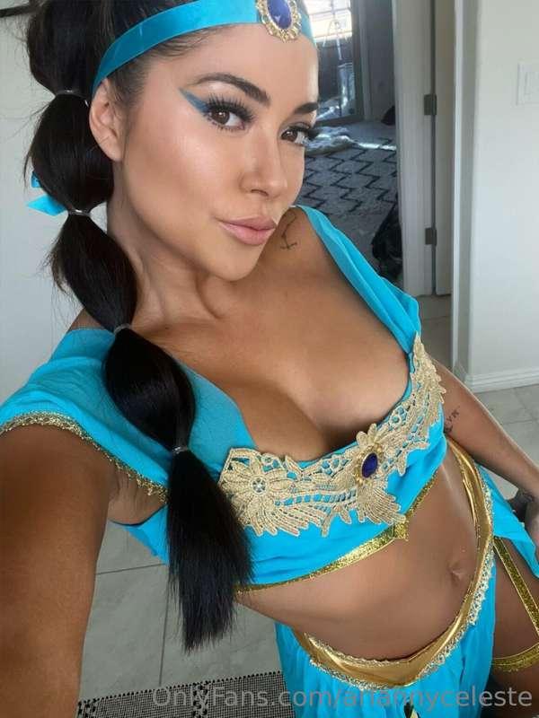 🎃 *I can show you the world* 🧞‍♂️👸🏻 🐒
Swipe ➡️ And Like 🫶