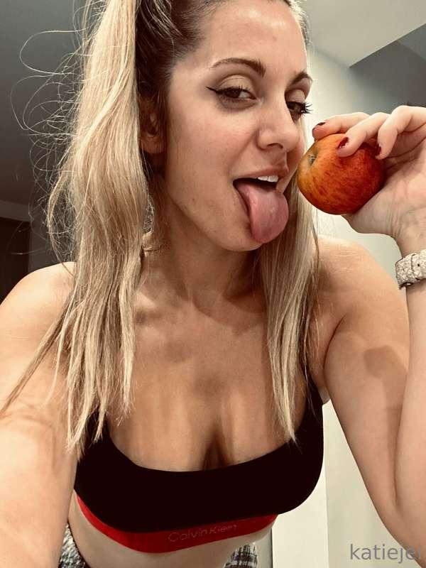 Who's sweeter 🍎 or me?