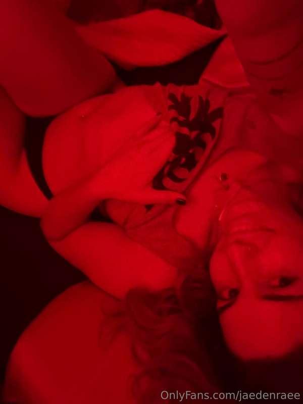 can't sleep sooo... wanna keep me company? hehe 😋