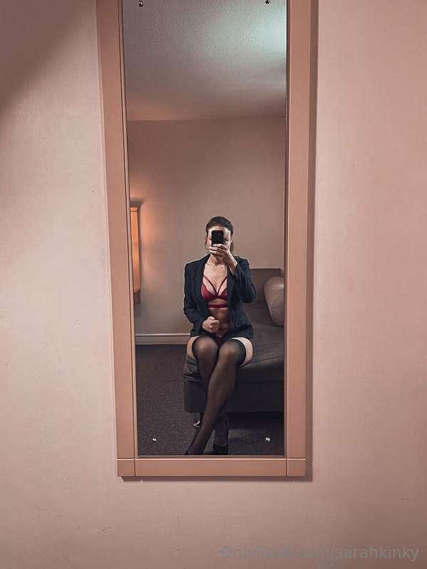 Good morning! 🖤

Getting back to my horny regular self. Also..