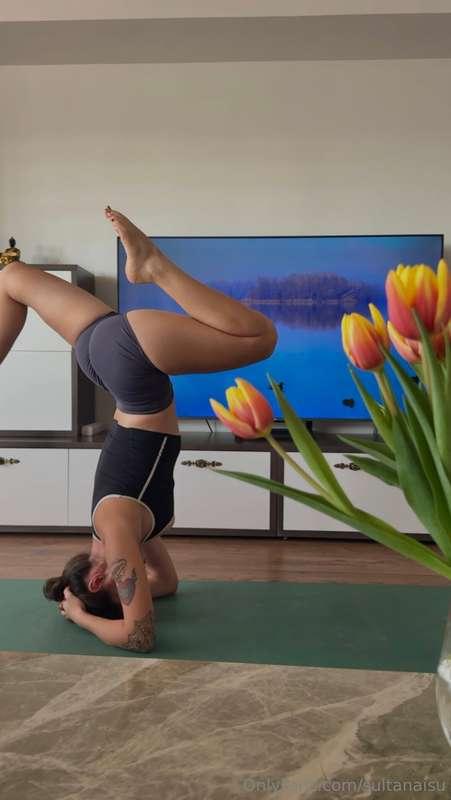 Ooo yesss, yoga day 🧘‍♀️✨ Just finished stretching every inc..