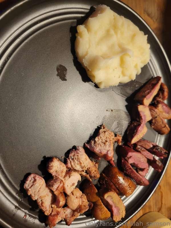 Dinner.....Protein mashed potatoes 🥔 Deer heart 🦌Smoked chic..