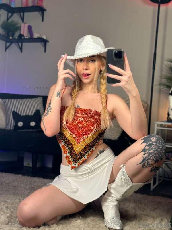 Howdy 😘