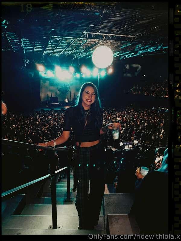 Diamonds in the trees, pentagrams in the night sky 🌲🖤✨🌙

I h..