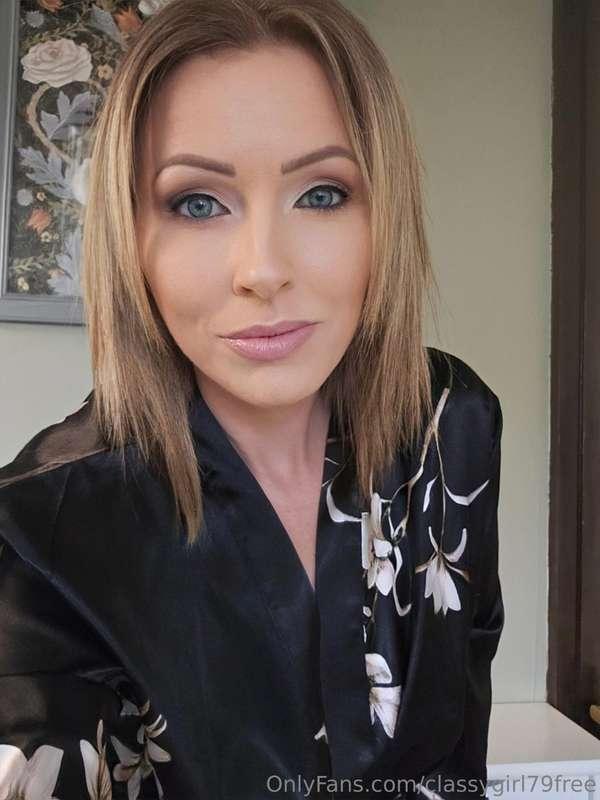 I do love the feel of satin on my naked body ❤️
