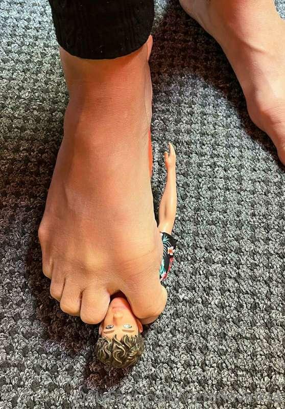 Hi Ken, it’s Giantess Barbie. 😳